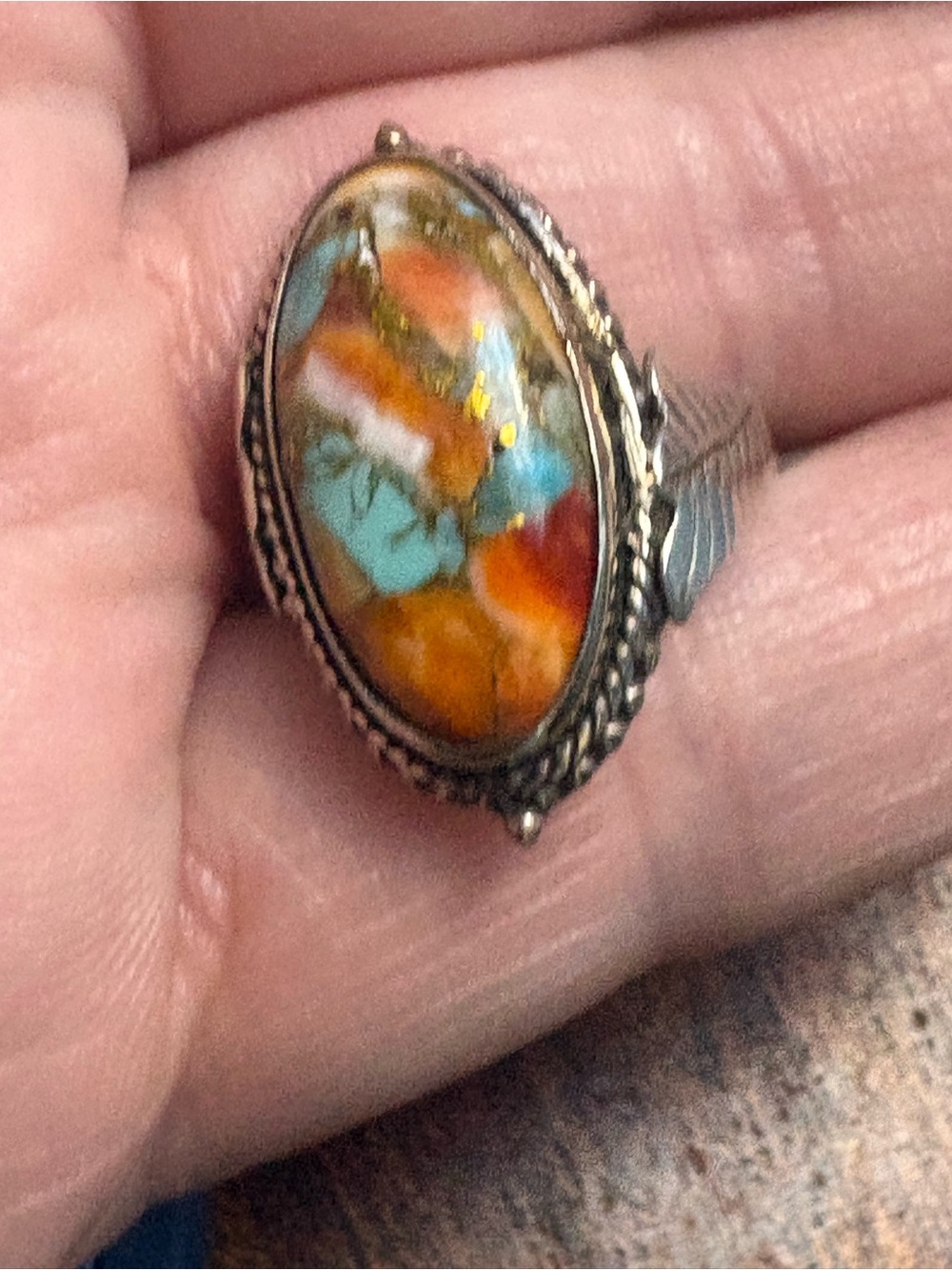 Pretty spiny oyster ring in Sterling silver size 8